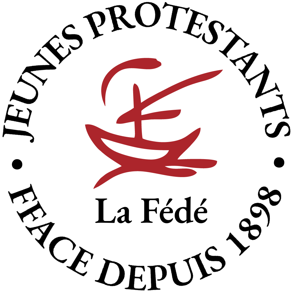 Logo de La Fédé, avec au centre un bateau à voile rouge, et écrit en noir en arc de cercle autour, "Jeunes protestants", puis "FFACE depuis 1898".